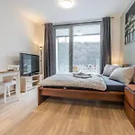 On-Site Free Parking, 12 To Min Centre, Supermarket