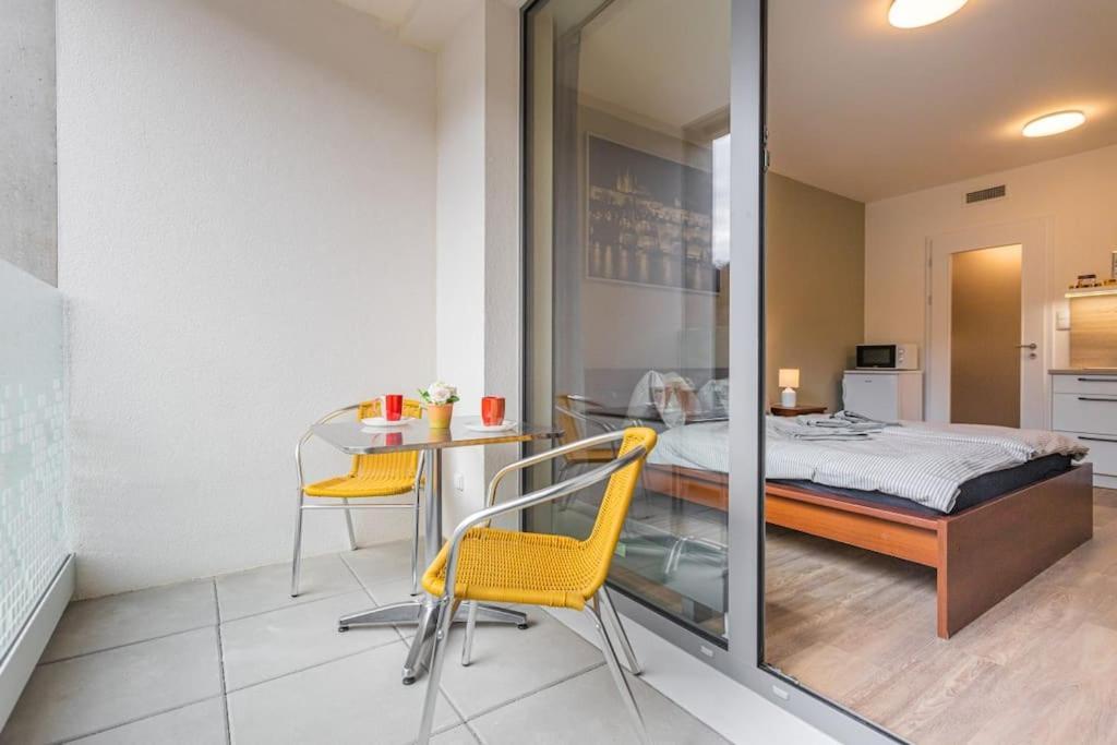On-site Free Parking, 12 To Min Centre, Supermarket *
