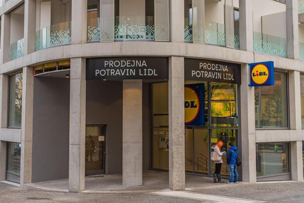 On-site Free Parking, 12 To Min Centre, Supermarket * Prague